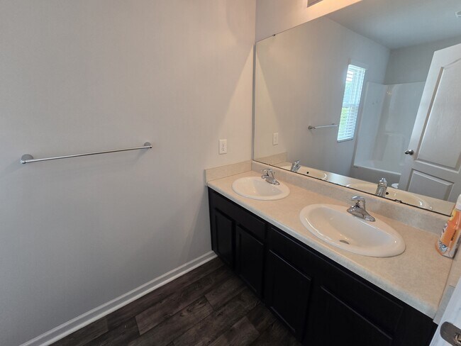 Building Photo - 129 Maple Tree Ln
