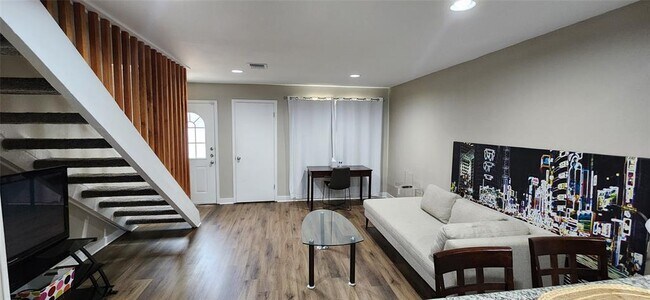 Building Photo - 7409 Shadow Hill Dr