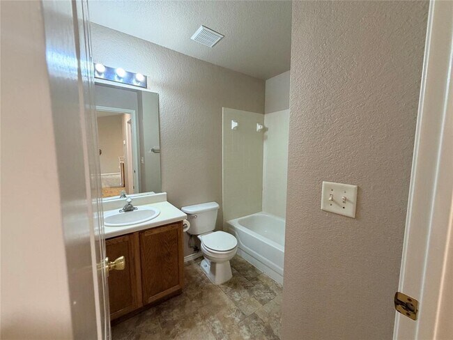 Building Photo - 2904 Whisper Oaks Ln