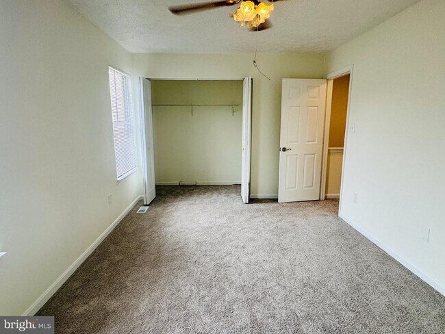 Building Photo - 11 Offspring Ct