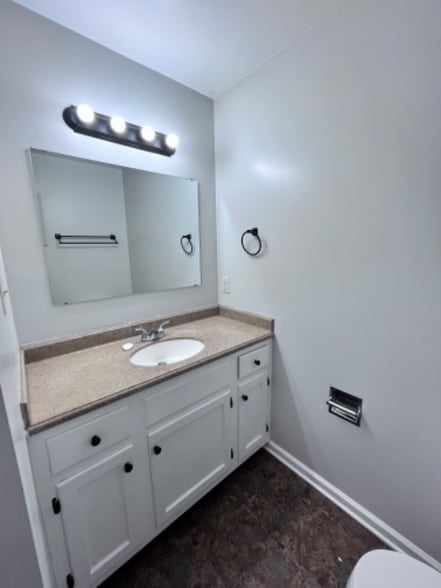 Building Photo - 224 Dingledine St