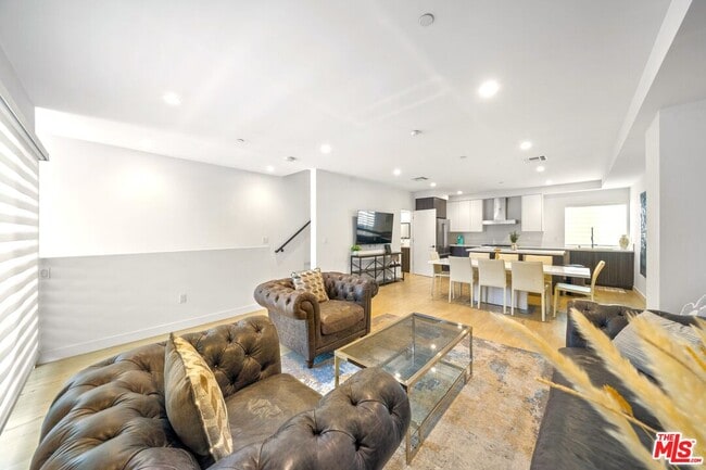 Building Photo - 497 N St Andrews Pl