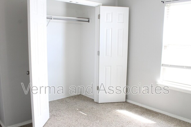 Building Photo - 5007 SW Fieldstone Blvd