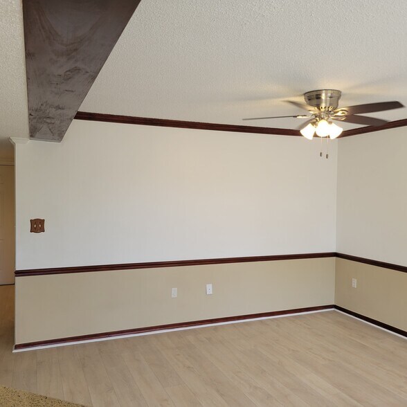 Living Room - 481 Quail Forest Blvd