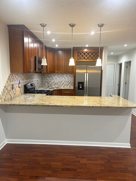 Building Photo - 8970 N Parkside Ave