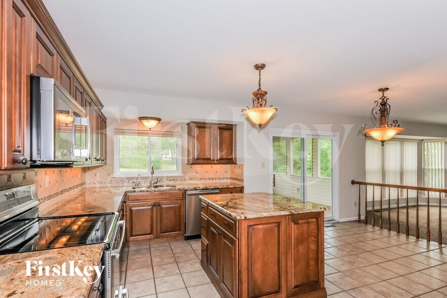 Building Photo - 338 Forest Grove Ct