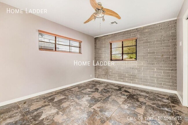 Building Photo - 1338 W Culver St