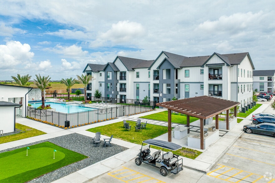 Alternate View - Azali Heights