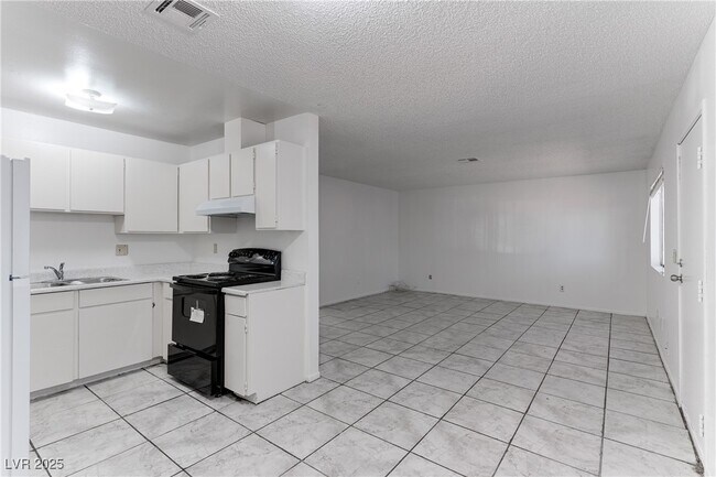 Building Photo - 312 E Tonopah Ave