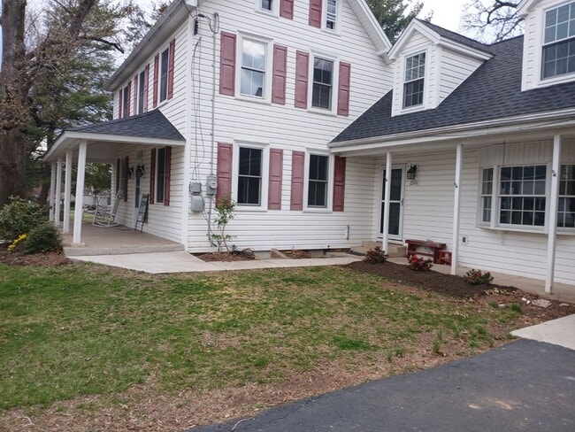 Building Photo - SPACIOUS RENOVATED FARMHOUSE AVAIL. FOR RENT!