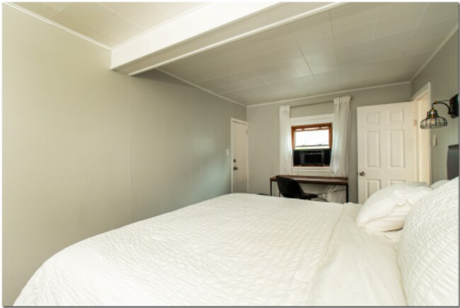 Building Photo - 3833 W 133rd St