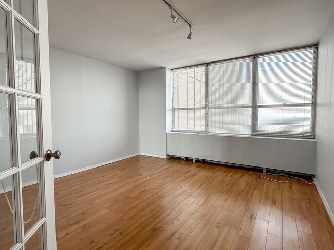 Building Photo - 655 W Irving Park Rd