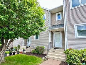 Building Photo - 20 Oak Ridge Dr