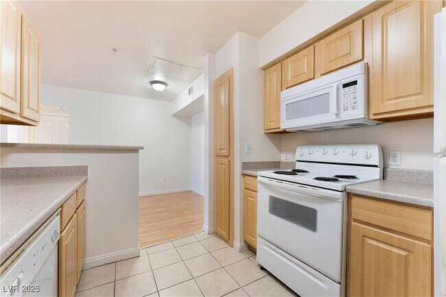 Building Photo - 6955 N Durango Dr