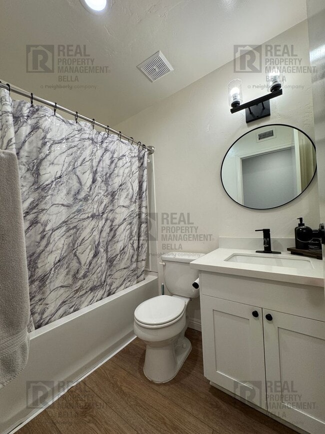 Building Photo - Charming 2-Bed, 2-Bath Condo in the Heart ...