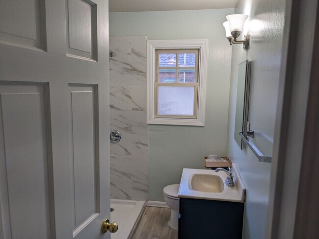 Building Photo - Stunning 1-bed, 1-bath Detached Cottage in...