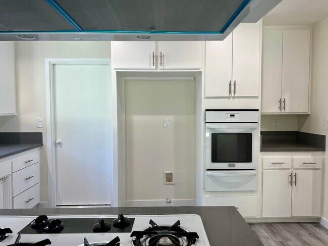 Building Photo - 6069 Lake Nadine Pl