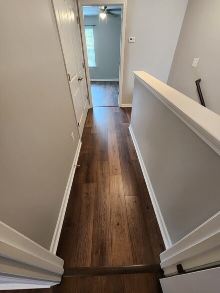 Building Photo - 826 Lower Park Pl