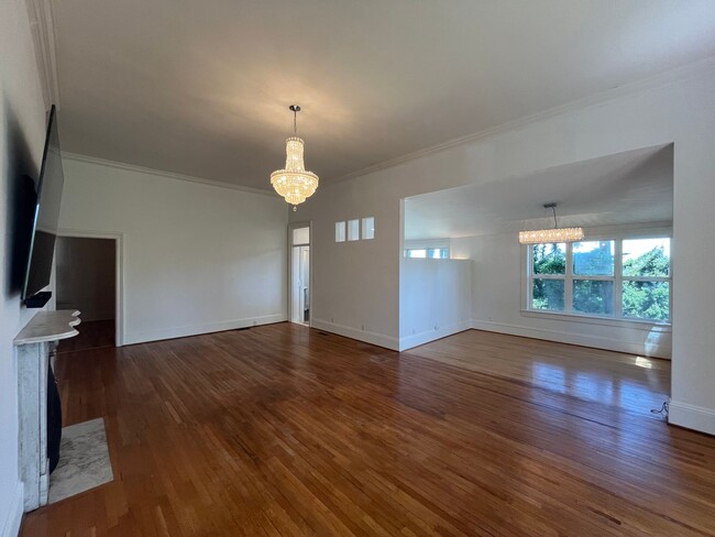 Building Photo - Charming 3 Bed 3.5 Bath home in Southwest ...