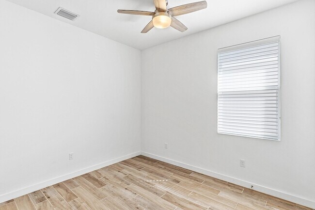 Building Photo - 18446 Claybrook St