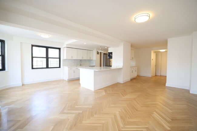 Interior Photo - Lexington Towers