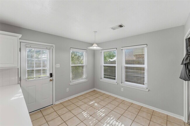 Building Photo - Glenwood Drive, Pearland, TX 77584 - 4 BR 2.5 BA single-family home