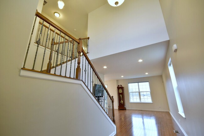 Building Photo - 147 Birch Ln