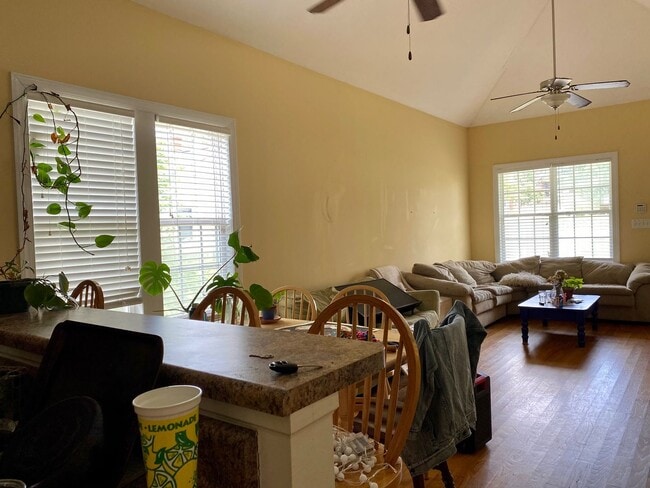 Building Photo - 3909 Jackson St