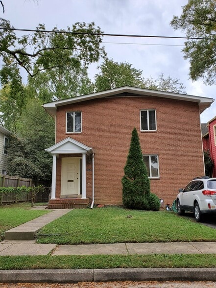 Building Photo - 1034 17th St S