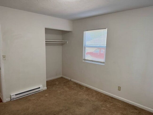 Building Photo - 4 Bedroom home