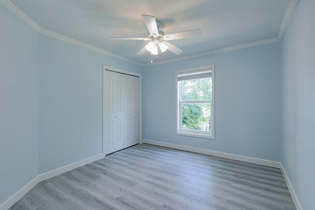 Building Photo - 224 W Seaview Dr