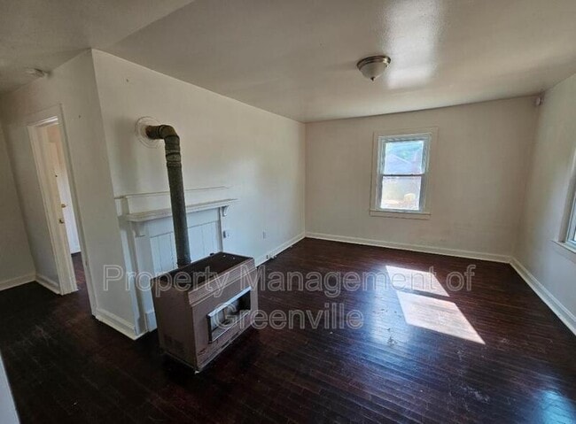 Building Photo - 208 Lady St