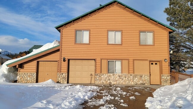 Building Photo - Spacious Apartment on Lake Hatcher **Rent ...