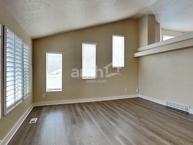 Building Photo - 5003 W Diamondback Dr