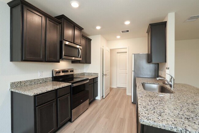 Building Photo - 20914 Solstice Point Dr