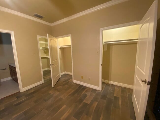 Building Photo - 1609 Saldana Ave
