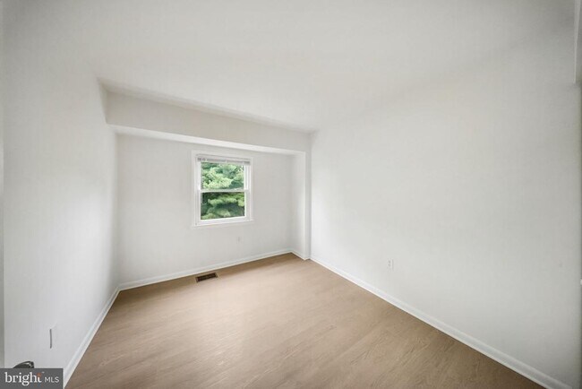 Building Photo - 68 Orchard Dr