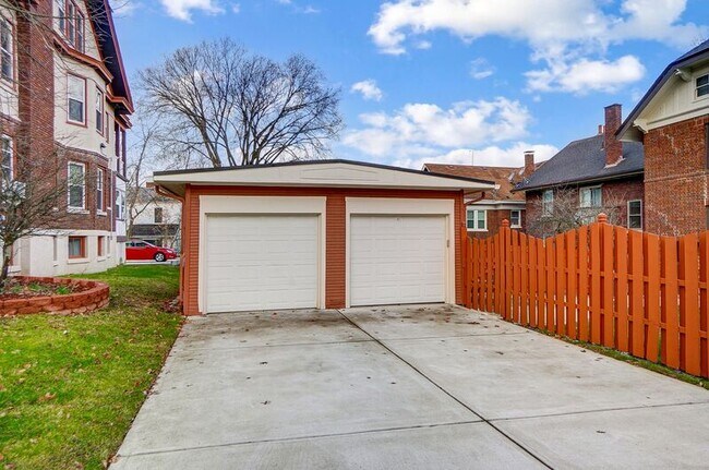 Building Photo - 2881 Observatory Ave