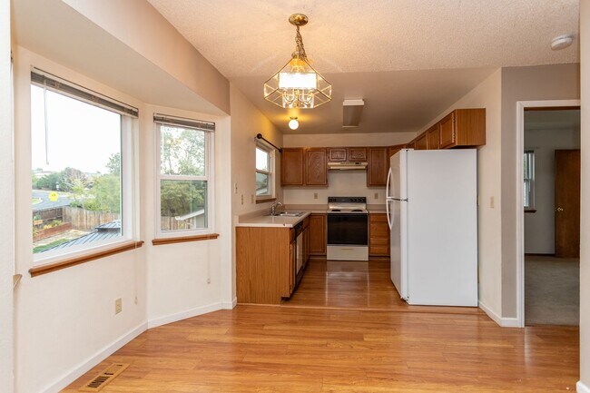 Building Photo - 6109 Lowlander Ct