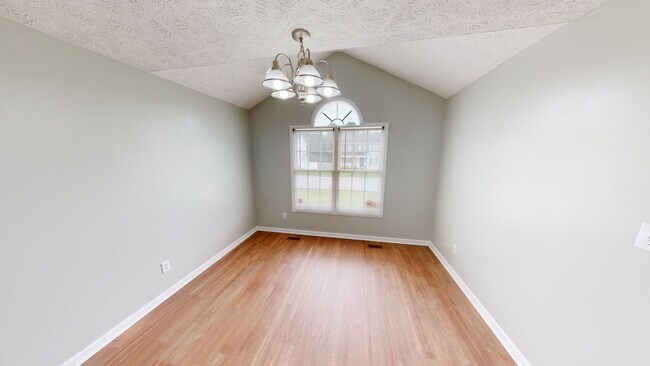 Building Photo - 4 Bedrooms in Sought After Neighborhood & ...
