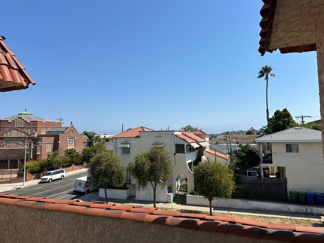 Building Photo - 939 S Cabrillo Ave