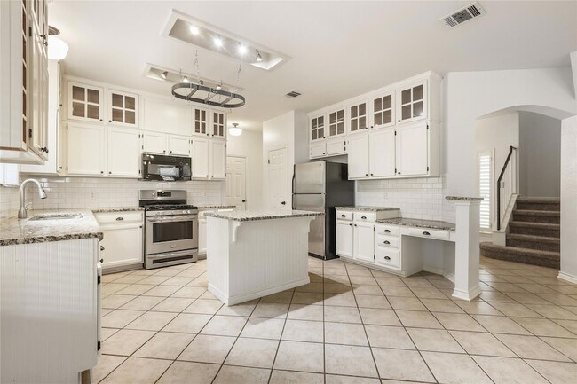 Building Photo - 2604 Stenson Dr