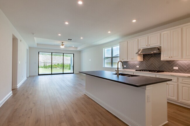 Building Photo - 1040 Villa Rialto View
