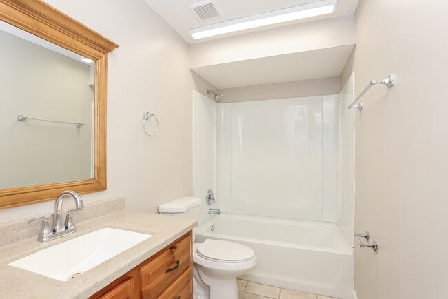 Building Photo - 11507 Kelvyn Grove Pl