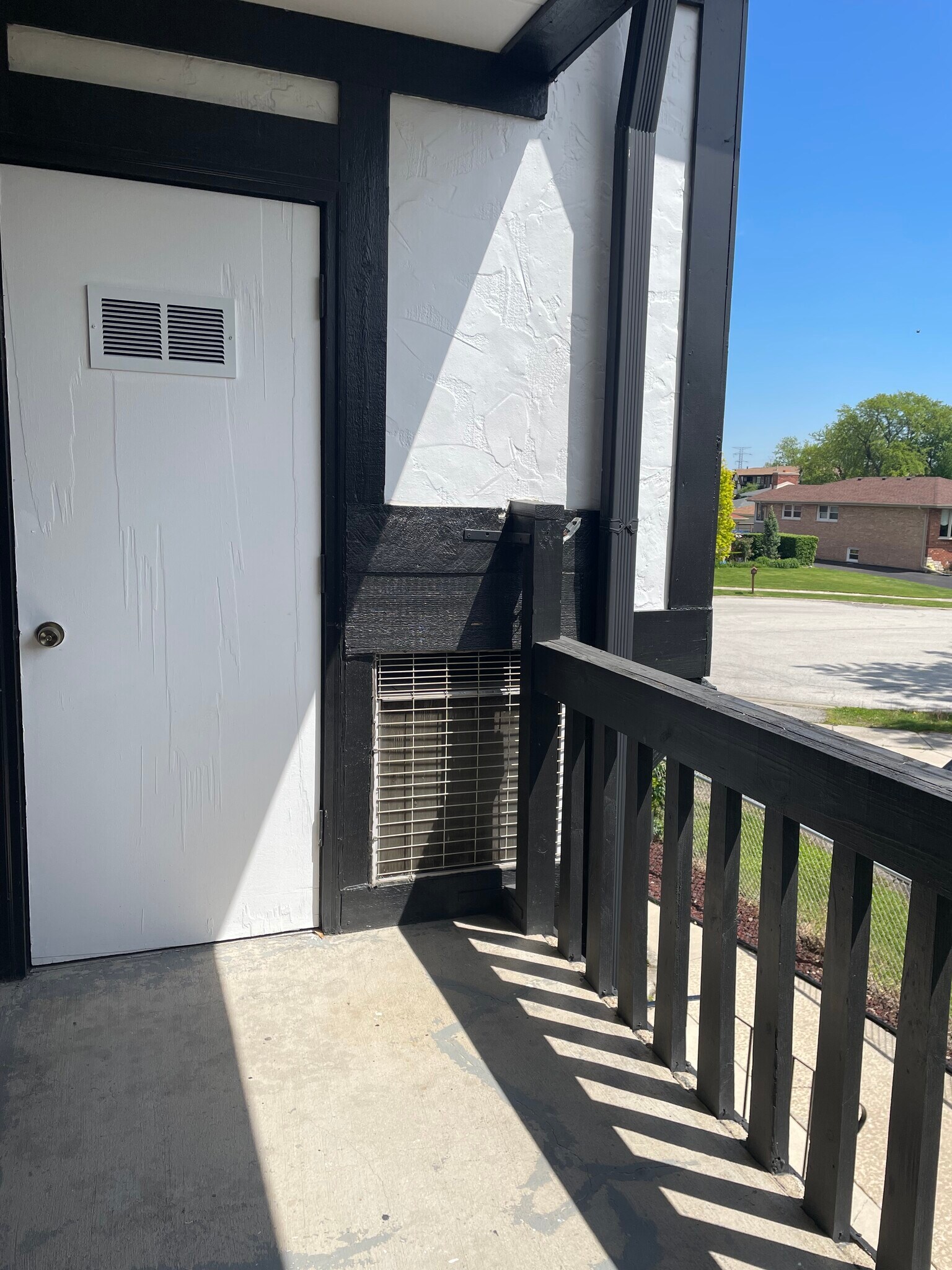 Building Photo - 13628 Royal Ct