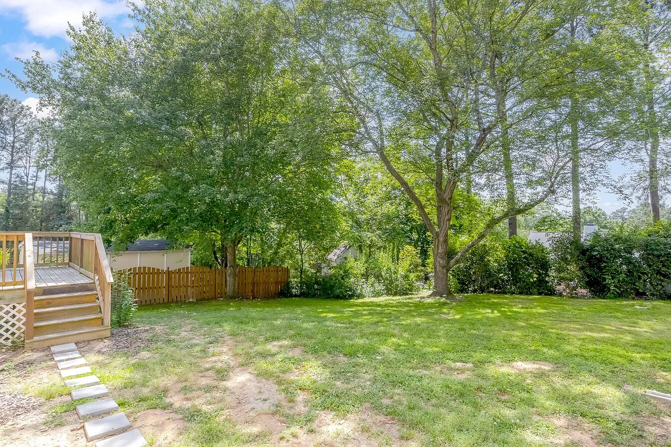 Building Photo - 623 Elmwood Ct