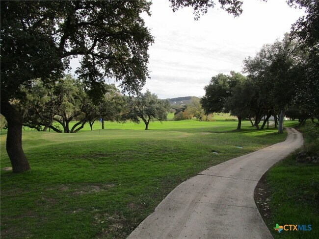 Building Photo - 421 Watts Ln