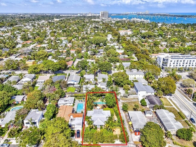 Building Photo - 411 26th St