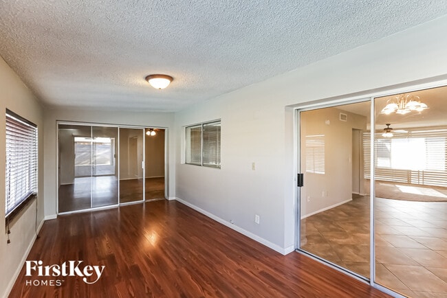 Building Photo - 4656 W Townley Ave