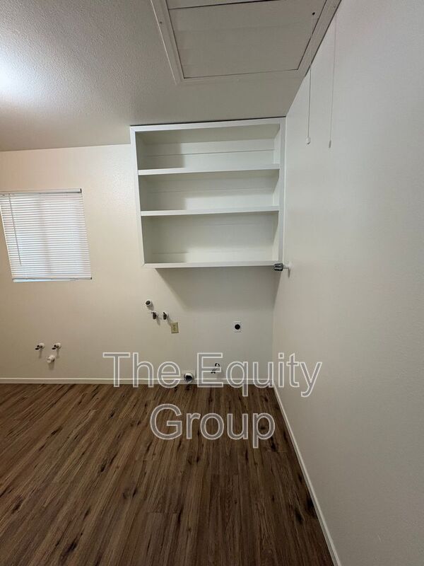 Building Photo - 700 E Tulare Ave